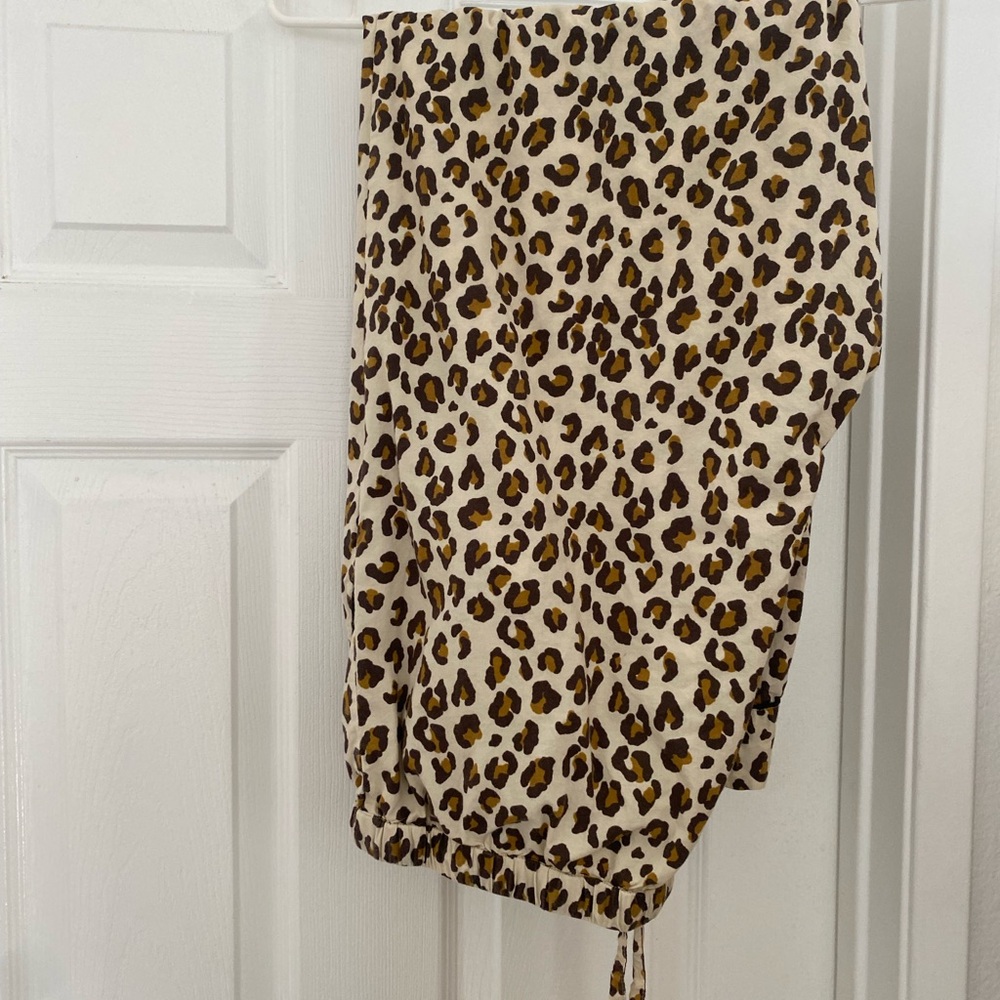 Rare* EUC Printfresh Lounging Leopard sleep set in XL. Pajama top and bottoms - Picture 3 of 3